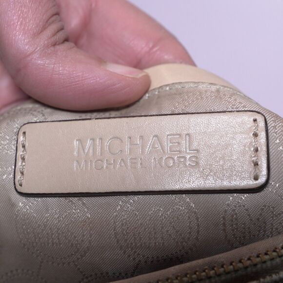 Michael Kors Jet Set Monogram Wristlet Wallet White Coated Canvas AV-1308 - Picture 3 of 14